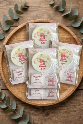 Pembe Ayıcık Salıncak Bebek Hediyelik Çikolatalı Çikolata ve Magnet Set 20'li Paket